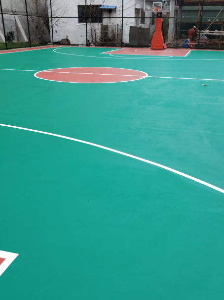 五家渠 球场长期使用易出现地面开裂